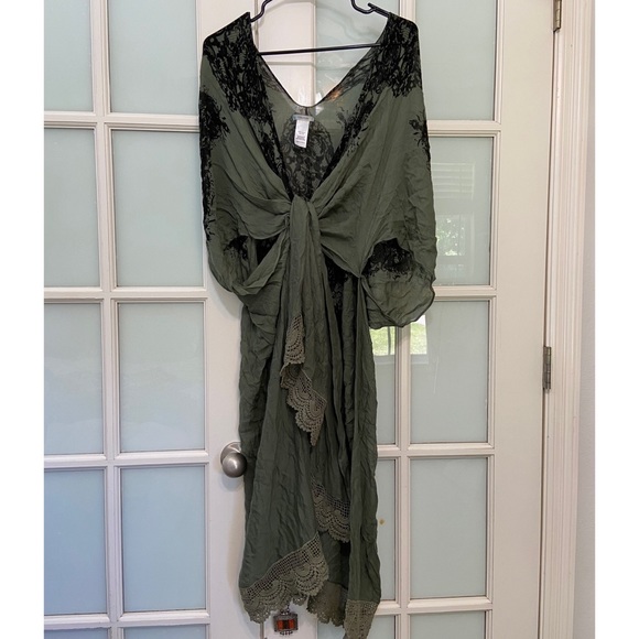 🌸3 for $15🌸 Olive Green Patterned Ruana - Picture 2 of 5